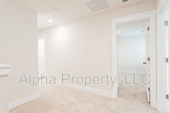 Building Photo - 38 Centimeters Dr