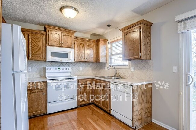 Building Photo - 5526 N Broadway