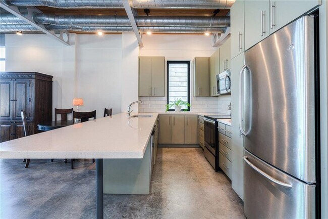 Building Photo - 1401 Eva St