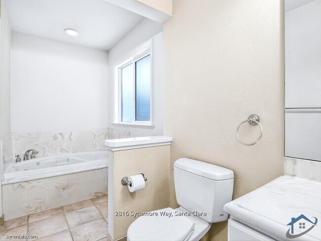 Building Photo - 2816 Sycamore Way