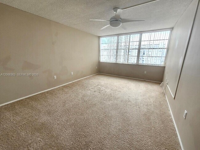 Building Photo - 18081 Biscayne Blvd