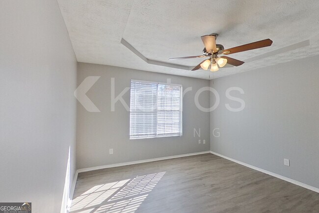 Building Photo - 3160 Creekwood Dr