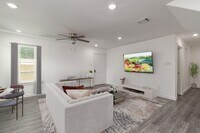 Building Photo - 7802 Crestview Dr