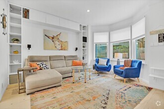 Building Photo - Furnished Pacific Beach Townhome with Priv...