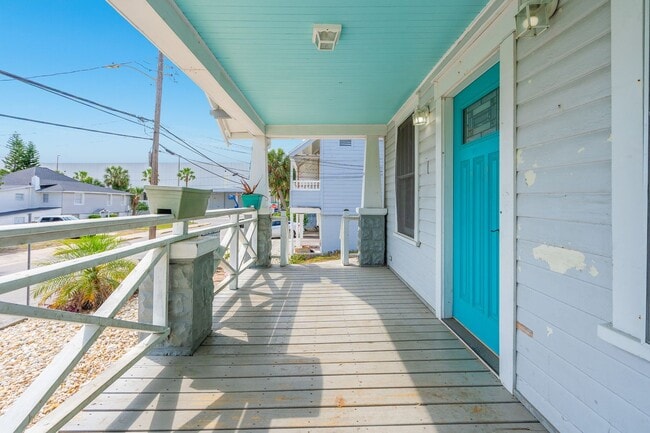 Building Photo - Charming 2 Bed, 2 Bath Home Near the World...