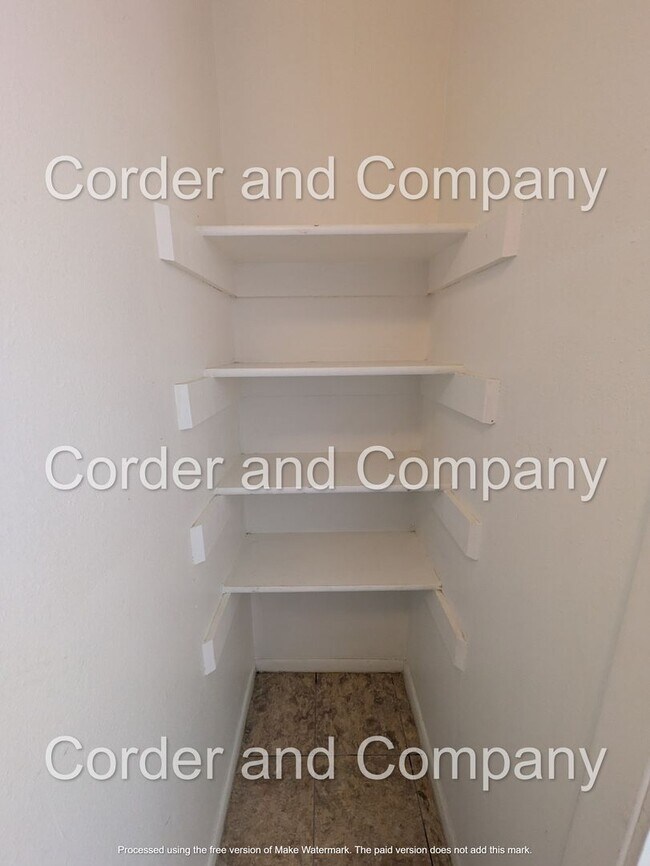 Building Photo - Charming town home 2Bedroom 2Bath Downstairs unit located in the Del Norte High School district.