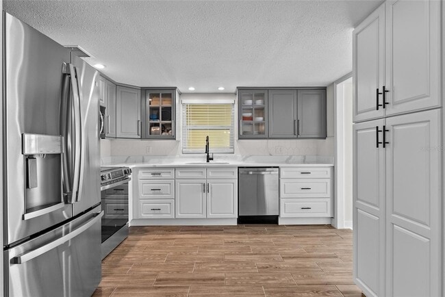 Building Photo - 4780 Cove Cir
