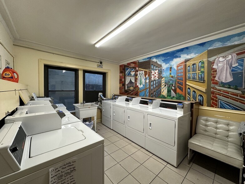 Building Photo - 1160 N Dearborn St