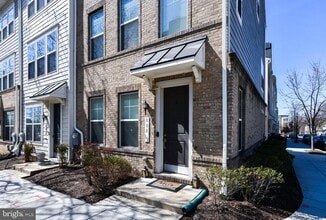 Building Photo - 608 Parkside Pl NE