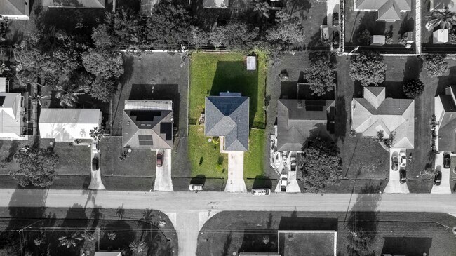 Building Photo - 1401 SW Heather St