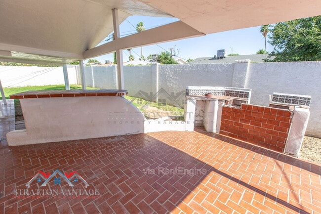 Building Photo - 8119 E Amelia Ave