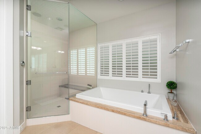 Building Photo - 4628 N Avenida Del Puente