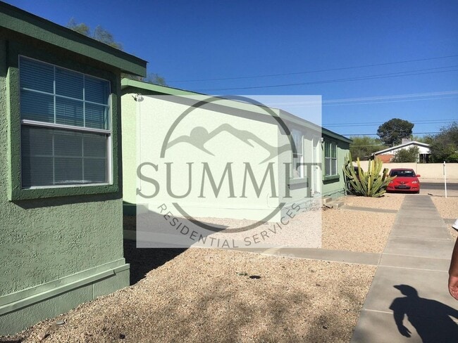 Building Photo - 1901 N Park Ave