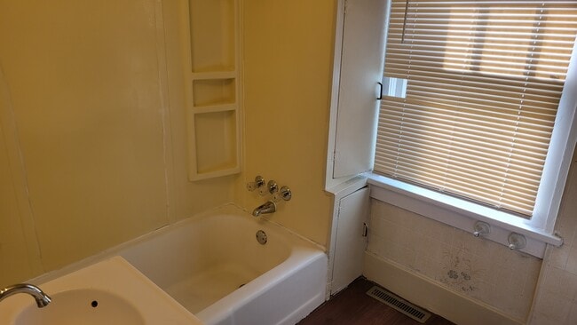 Building Photo - Prospect - 2