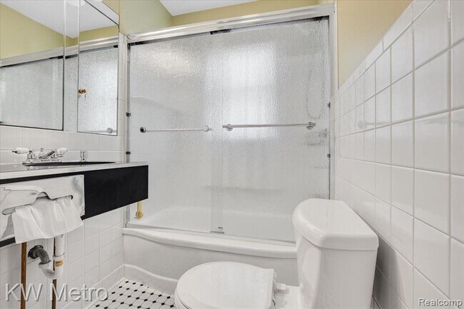 Building Photo - 908 Bauman Ave