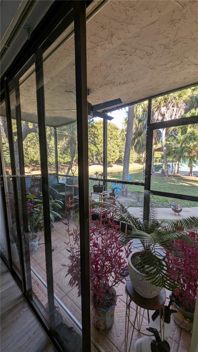 Building Photo - 369 Lakeview Dr