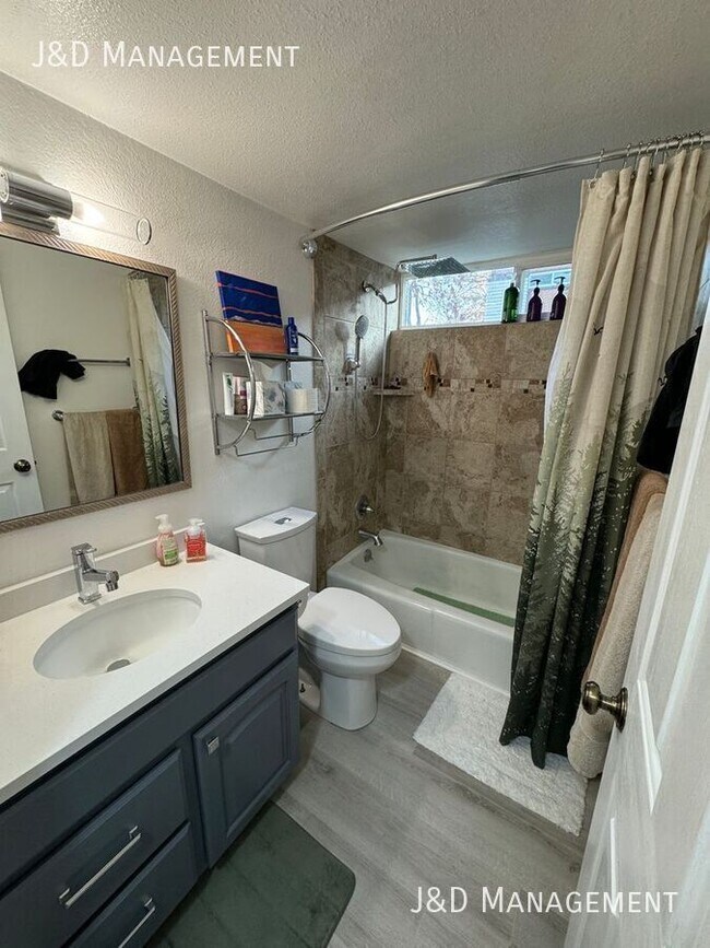 Building Photo - 2416 S Elizabeth St