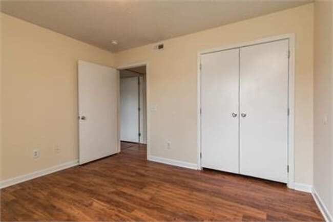 Building Photo - Creek Pointe