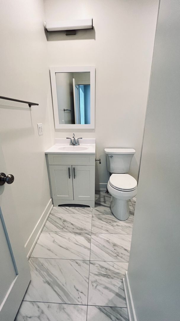 Building Photo - New Renovation 2 BR/2 BA right by the lake!