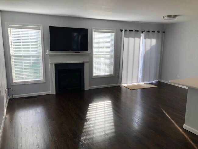 Building Photo - Charming 2BR Condo in Danbury