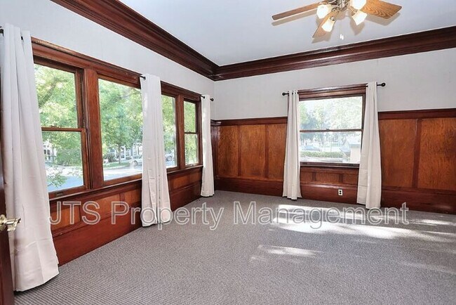 Building Photo - 1015 27th St