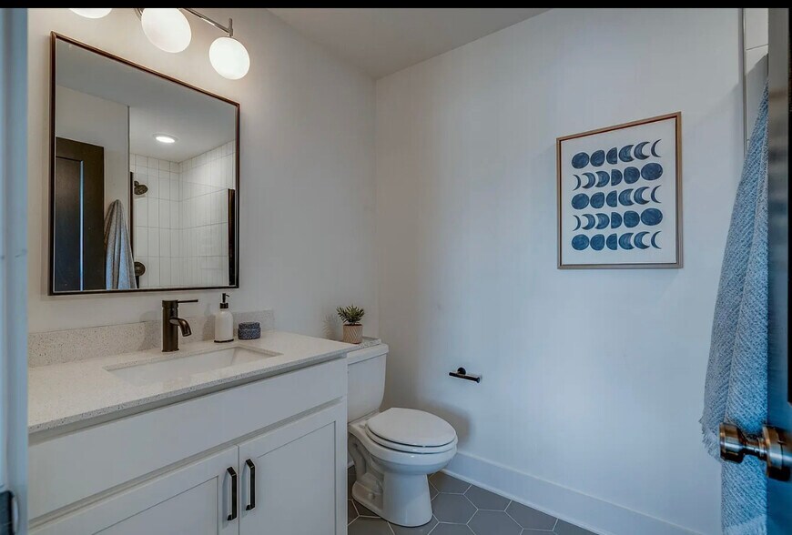 Half Bath - 102 Duke St