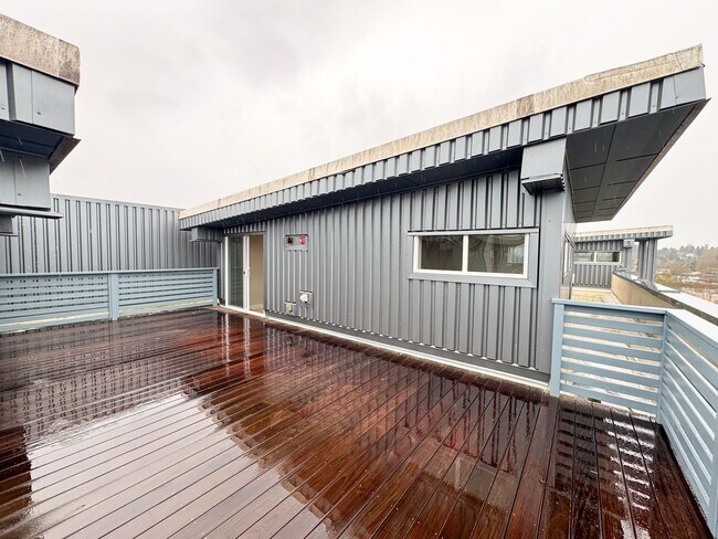 Building Photo - 2Bd/2Ba Mercer Island Condo