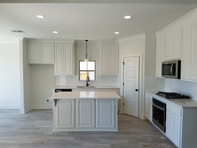 Building Photo - Beautiful home in South Baton Rouge neighborhood!