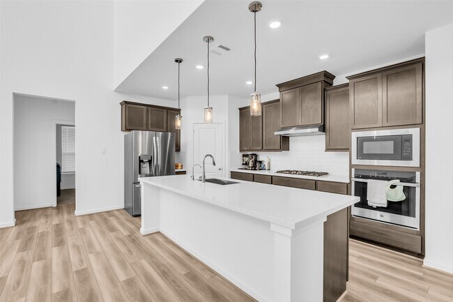 Building Photo - 17822 Carnation Gln Dr