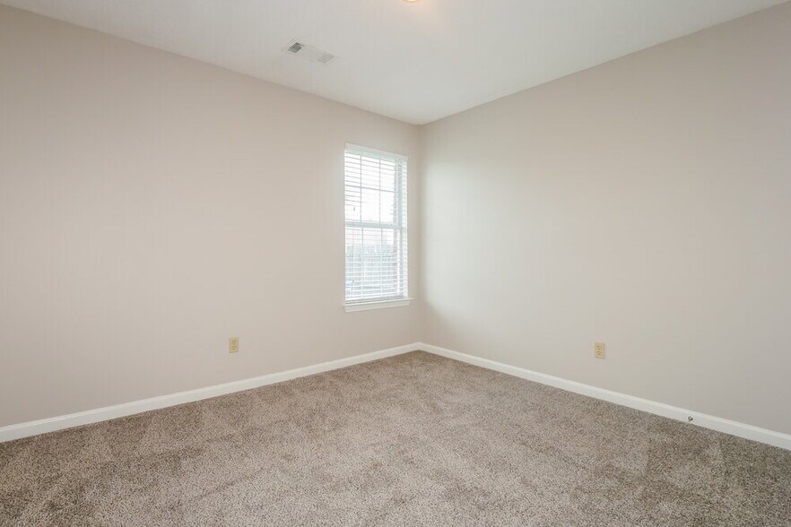 Building Photo - 3840 Clarion Dr