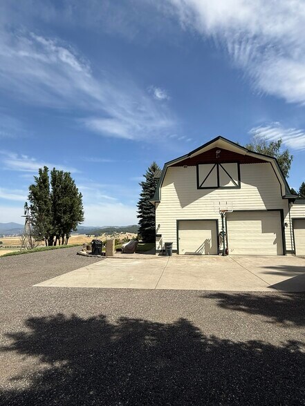Building Photo - 10303 N Stoneman Bluff Ln