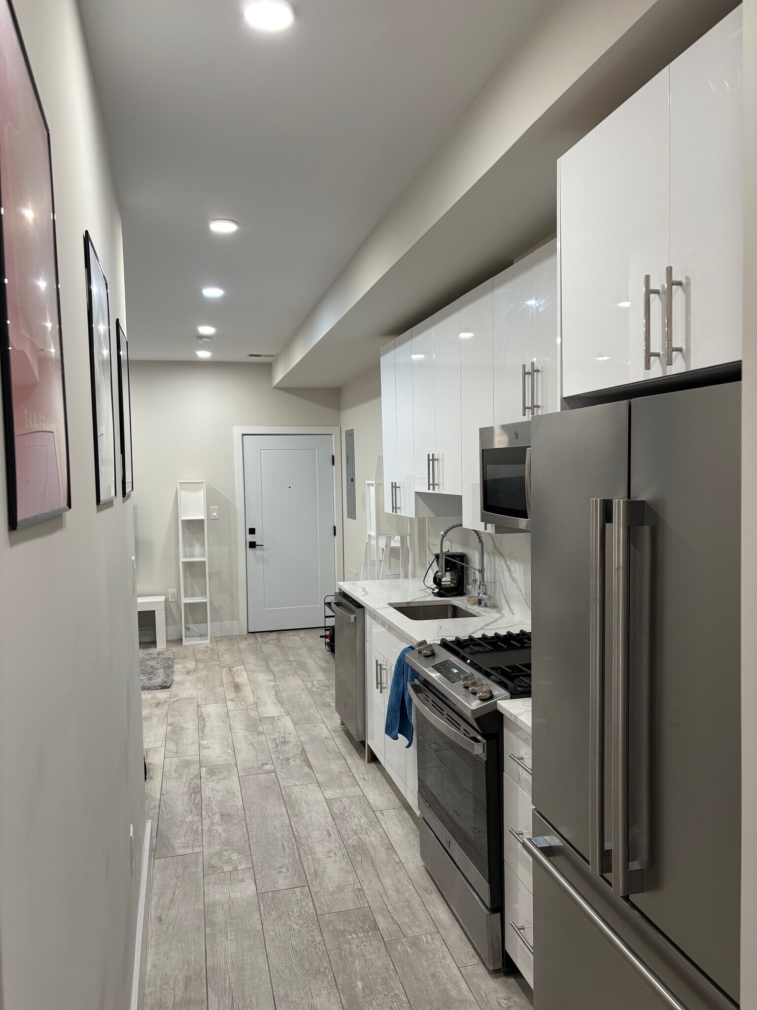 Building Photo - 2556 University Pl NW