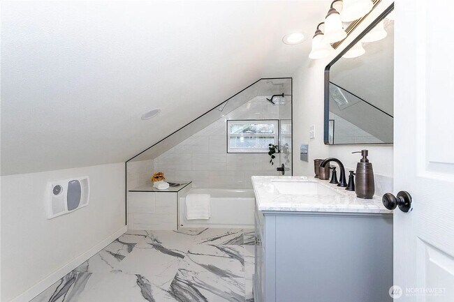 Building Photo - Beautifully Renovated 4-Bedroom Home in Desirable Arbor Heights!