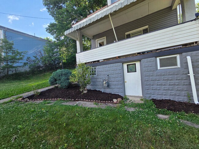 Building Photo - 313 Rinne St