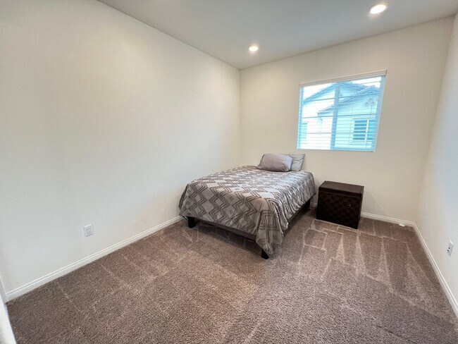 Building Photo - 27717 Stonehurst Ln