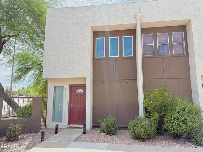 Primary Photo - 520 E Weber Dr