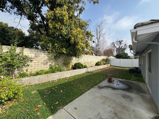 Building Photo - Welcome to Your New Home: Stunning Apartments in Monrovia