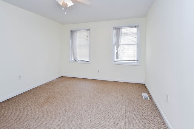 Building Photo - 1651 Gales St NE