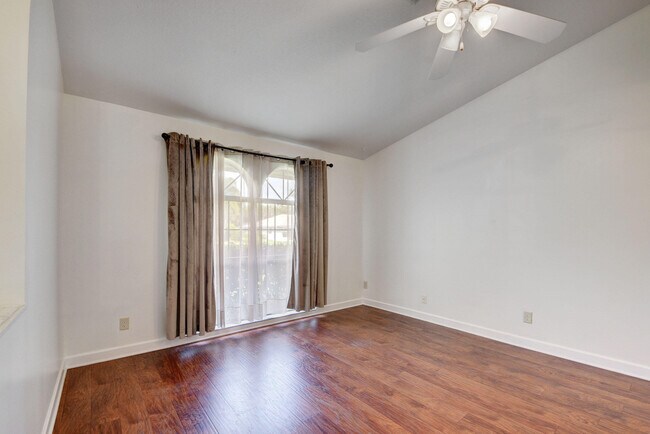 Building Photo - 2664 Yarmouth Dr