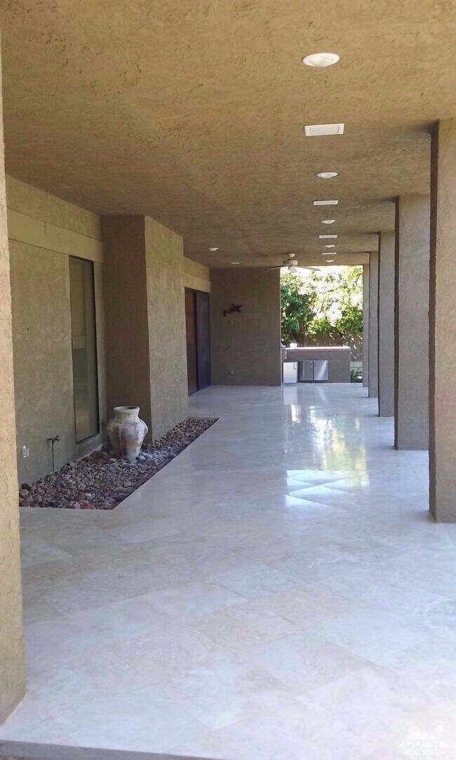 Building Photo - 70520 Gardenia Ct