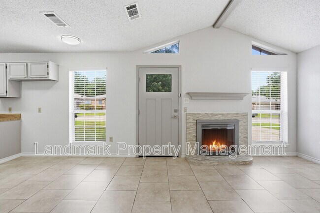 Building Photo - 1122 Hidden Creek Dr