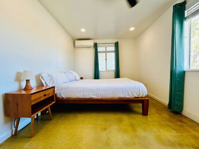 Building Photo - Gorgeous Home Surrounded by Panoramic Views