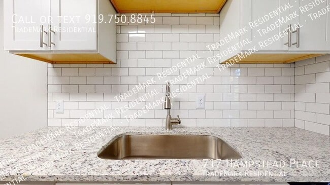 Building Photo - 717 Hampstead Pl