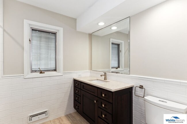 Building Photo - Beautiful 2,961 Sqft home in a Great Neighborhood!!
