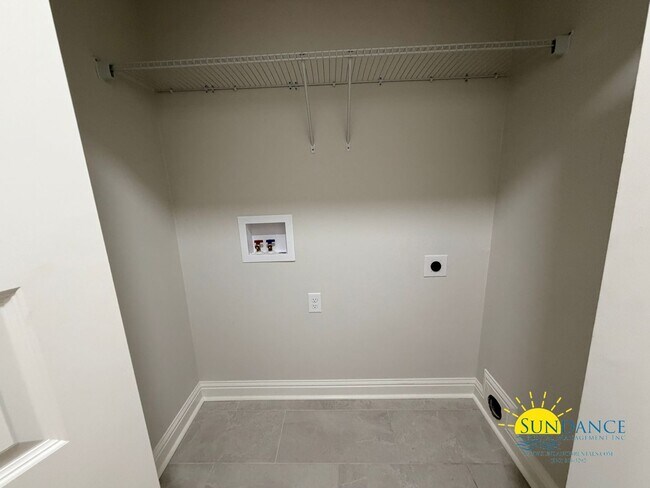 Building Photo - Brand-New 3 Bedroom Townhome in Fort Walton Beach!