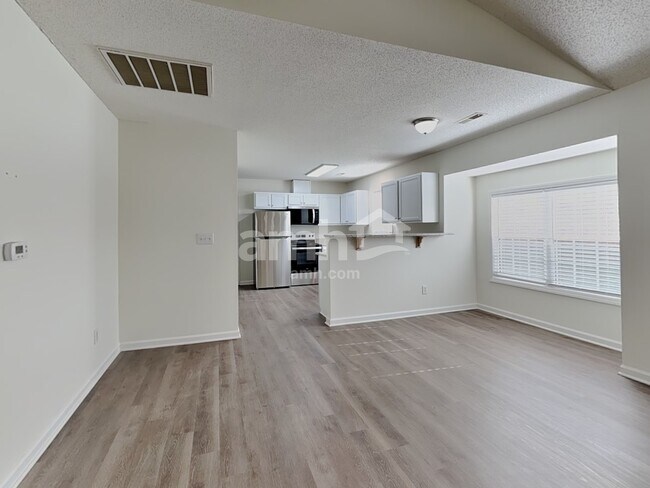 Building Photo - 5640 Regent Village Dr