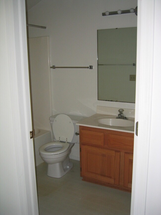 Building Photo - Great Arboretum location - 1 bedroom lofte...