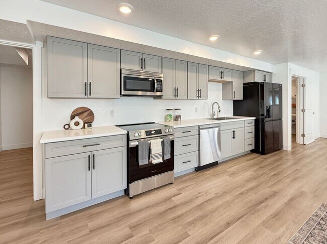 Building Photo - 739 W Powderwood Ln