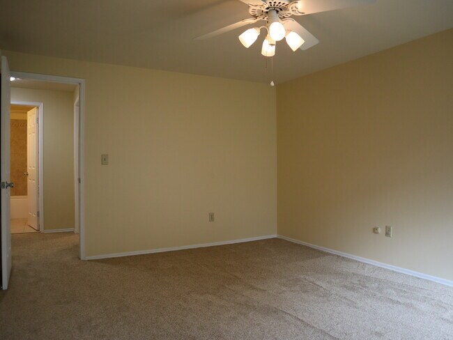 Building Photo - 951 Barclay Ln