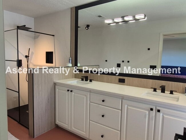 Building Photo - Outstanding 4bed+Office Bethany Area 2 Level Home Updated Throughout Available 6/22 or Sooner